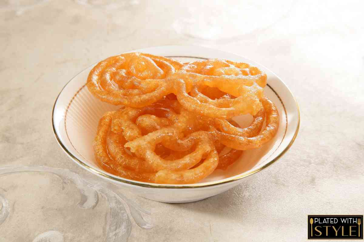 How To Reheat Jalebi (5 Easy Ways)